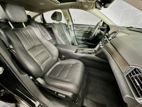 Used 2020 Honda Accord Touring image 30