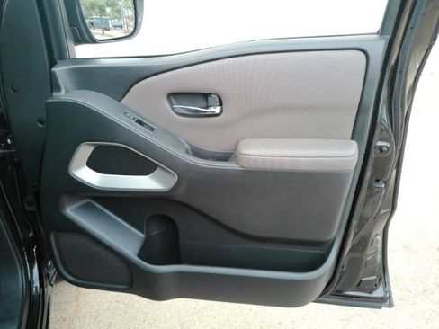 Used 2022 Nissan Frontier SV RWD image 18