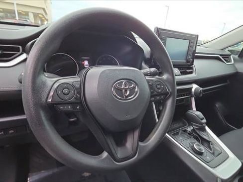 Used 2019 Toyota RAV4 LE image 9
