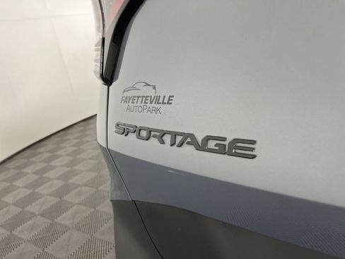 Used 2023 Kia Sportage EX FWD image 4