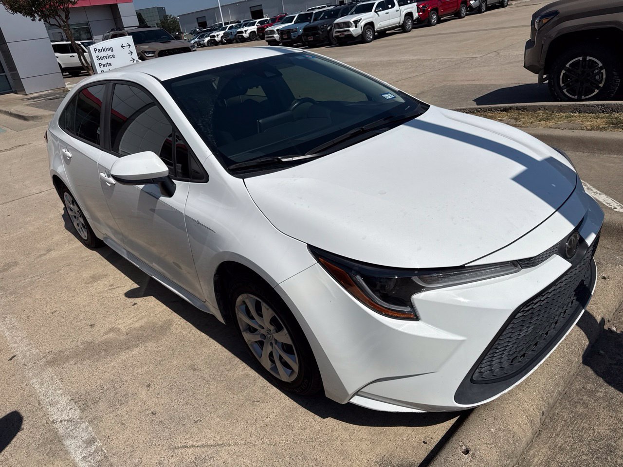 Used 2021 Toyota Corolla LE FWD image 3