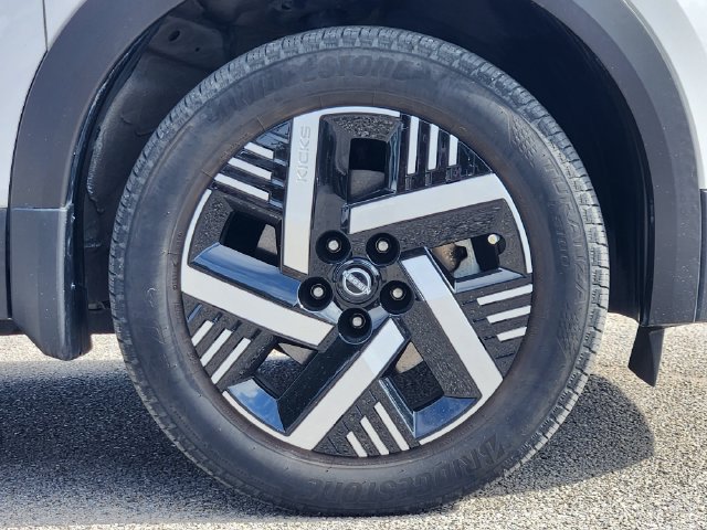 Used 2025 Nissan Kicks SV FWD image 11