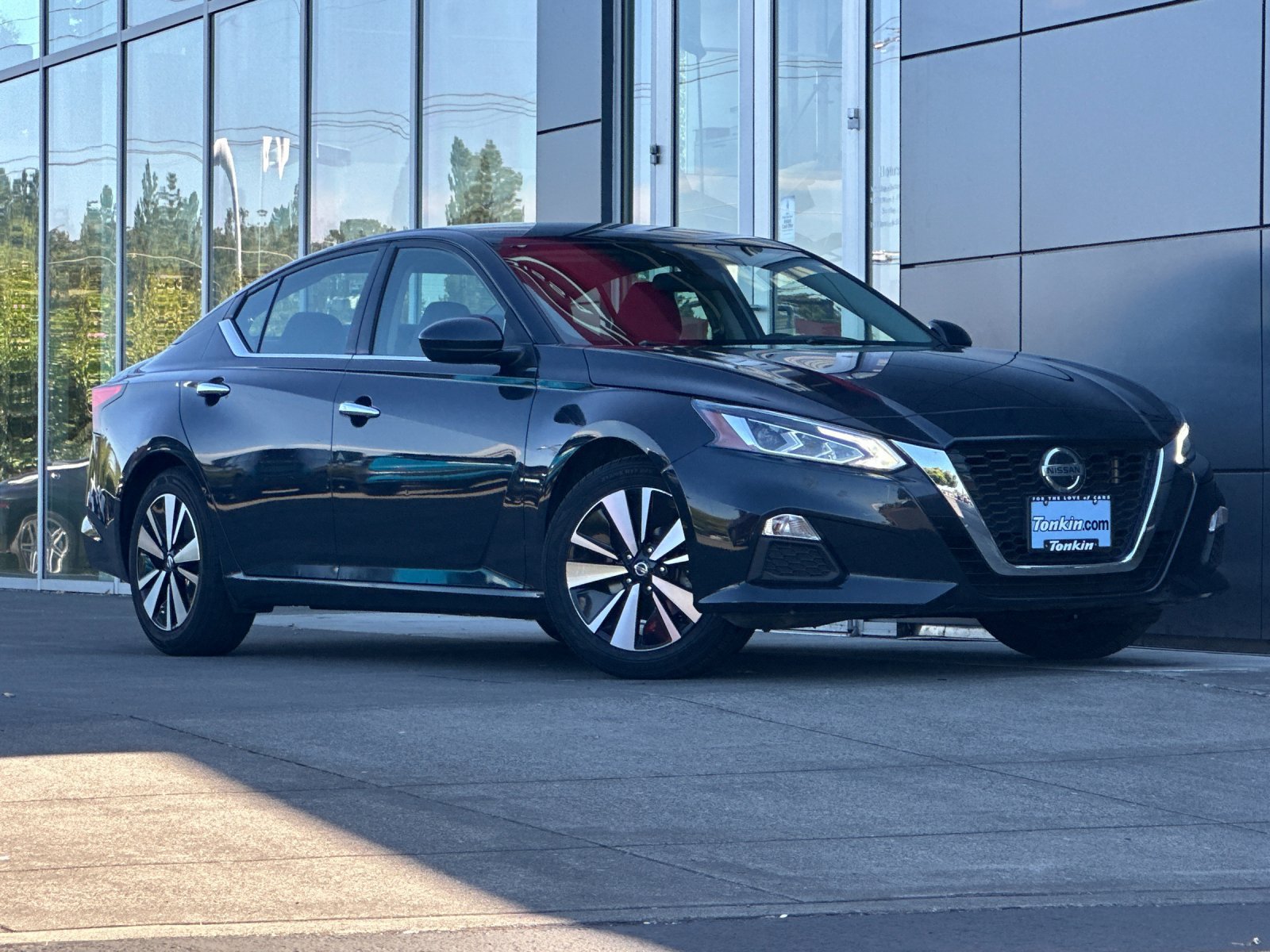 Used 2022 Nissan Altima 2.5 SV FWD image 2