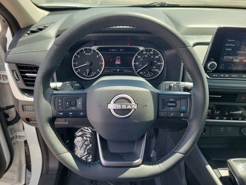 Certified 2025 Nissan Rogue SV FWD image 17