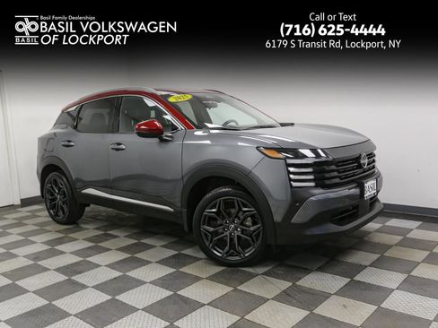 Used 2025 Nissan Kicks SR AWD/4WD image 1