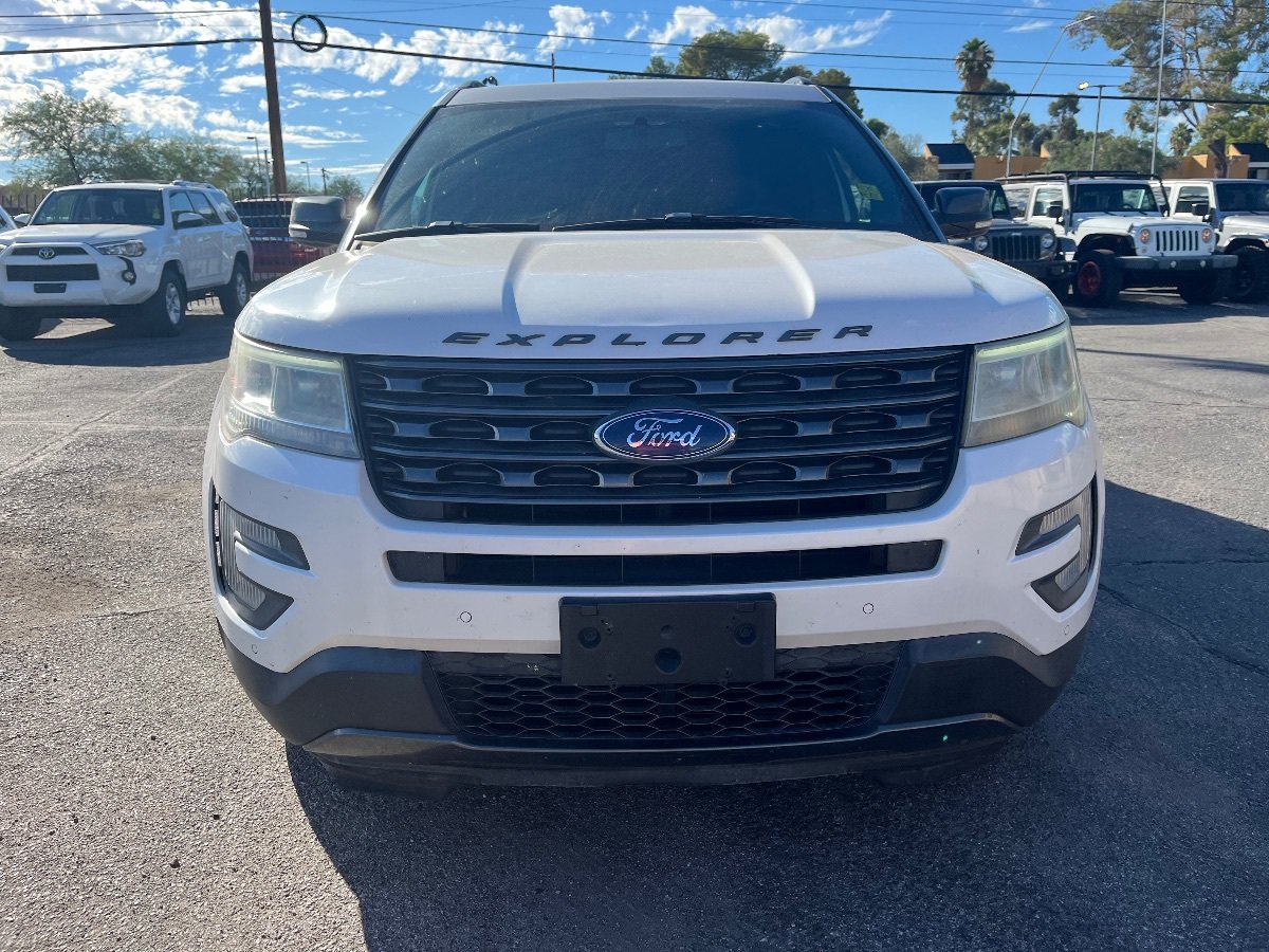 Used 2017 Ford Explorer XLT w/ Equipment Group 202A FWD image 8
