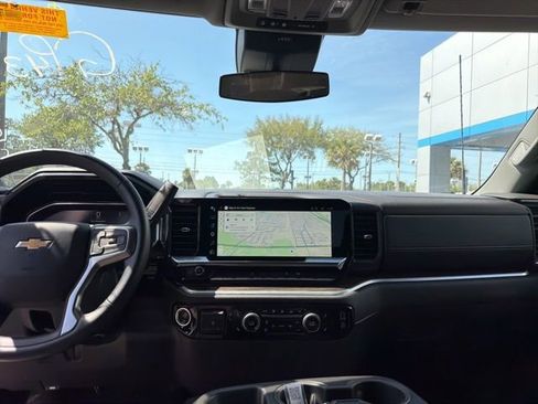 Used 2025 Chevrolet Silverado 2500 LT w/ Convenience Package image 8