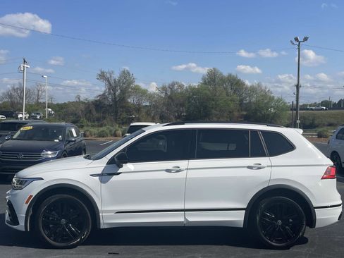 Used 2022 Volkswagen Tiguan SE R-Line image 4