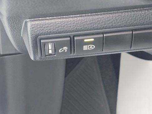 Certified 2023 Toyota Corolla SE image 17