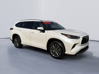 Used 2021 Toyota Highlander Platinum video 1