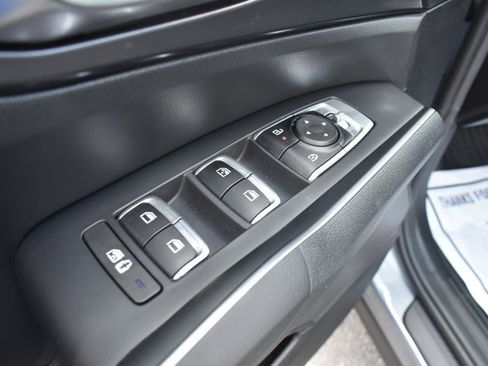 Used 2025 Kia Sorento S w/ Panoramic Sunroof Package FWD image 11