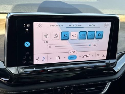 Certified 2024 Volkswagen Atlas SE w/ Panoramic Sunroof Package FWD image 15
