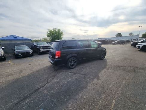 Used 2017 Dodge Grand Caravan GT FWD image 12