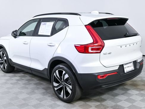 Certified 2025 Volvo XC40 B5 Plus image 4