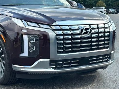 Used 2023 Hyundai Palisade Calligraphy FWD image 2