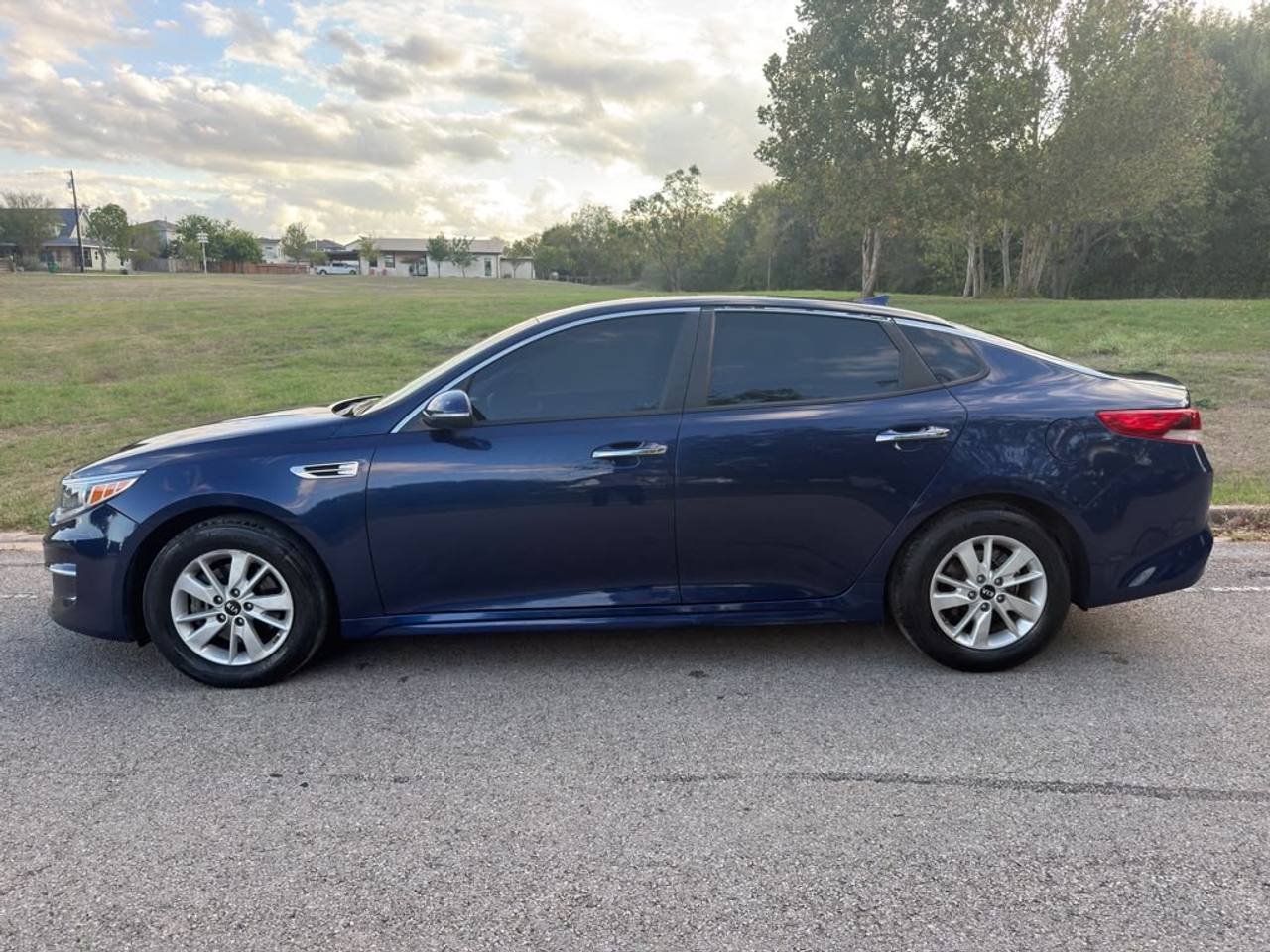 Used 2018 Kia Optima LX FWD image 1