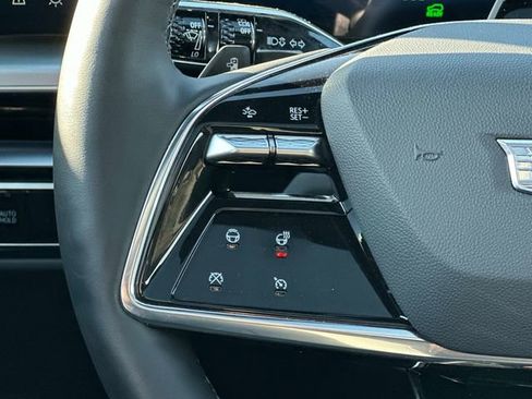 Used 2025 Cadillac Lyriq Luxury image 8