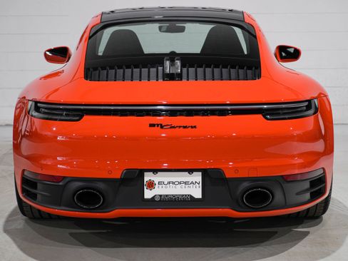 Used 2021 Porsche 911 Carrera RWD image 3
