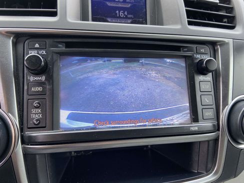 Used 2013 Toyota Highlander SE image 20