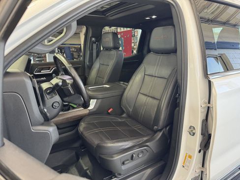 Used 2022 Chevrolet Silverado 1500 High Country w/ High Country Premium Package AWD/4WD image 25