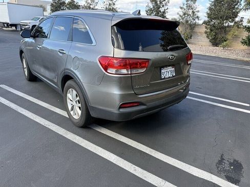 Used 2018 Kia Sorento FWD image 14