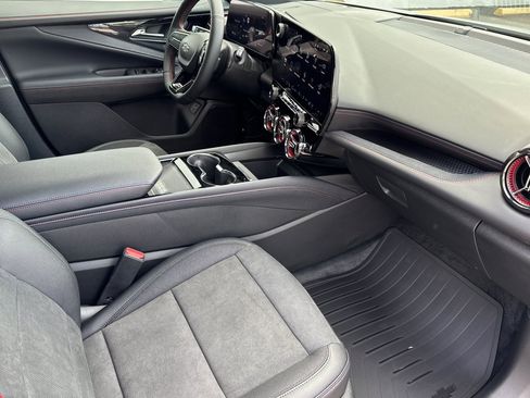 New 2025 Chevrolet Blazer EV RS image 16