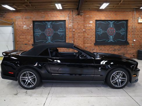 Used 2010 Ford Mustang Shelby GT500 image 32