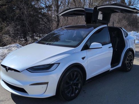 Used 2022 Tesla Model X image 1