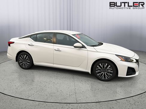 Used 2023 Nissan Altima 2.5 SV FWD image 7