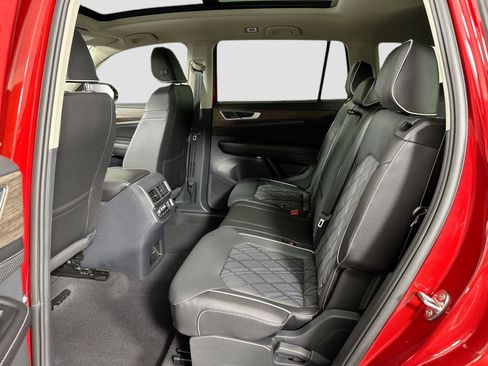 Certified 2025 Volkswagen Atlas SEL Premium R-Line image 15