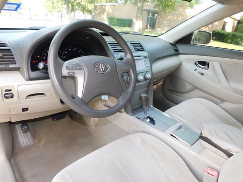 Used 2010 Toyota Camry image 13