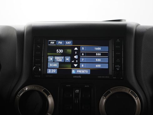 Used 2016 Jeep Wrangler Unlimited Sahara AWD/4WD image 16