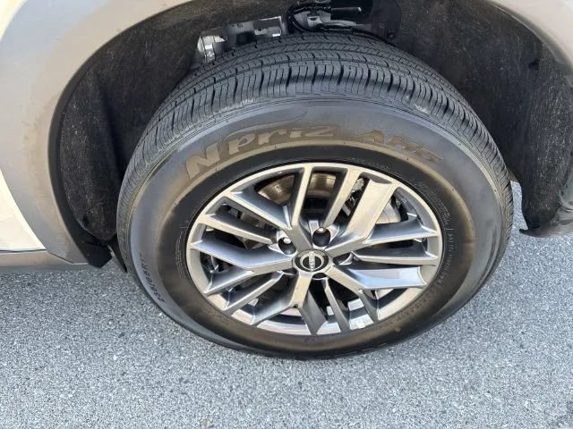 Used 2024 Nissan Rogue S AWD/4WD image 12