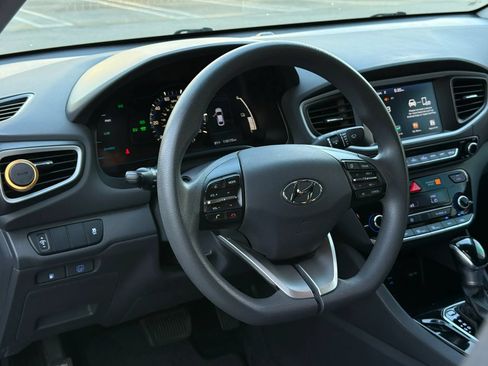 Used 2019 Hyundai Ioniq Blue FWD image 17