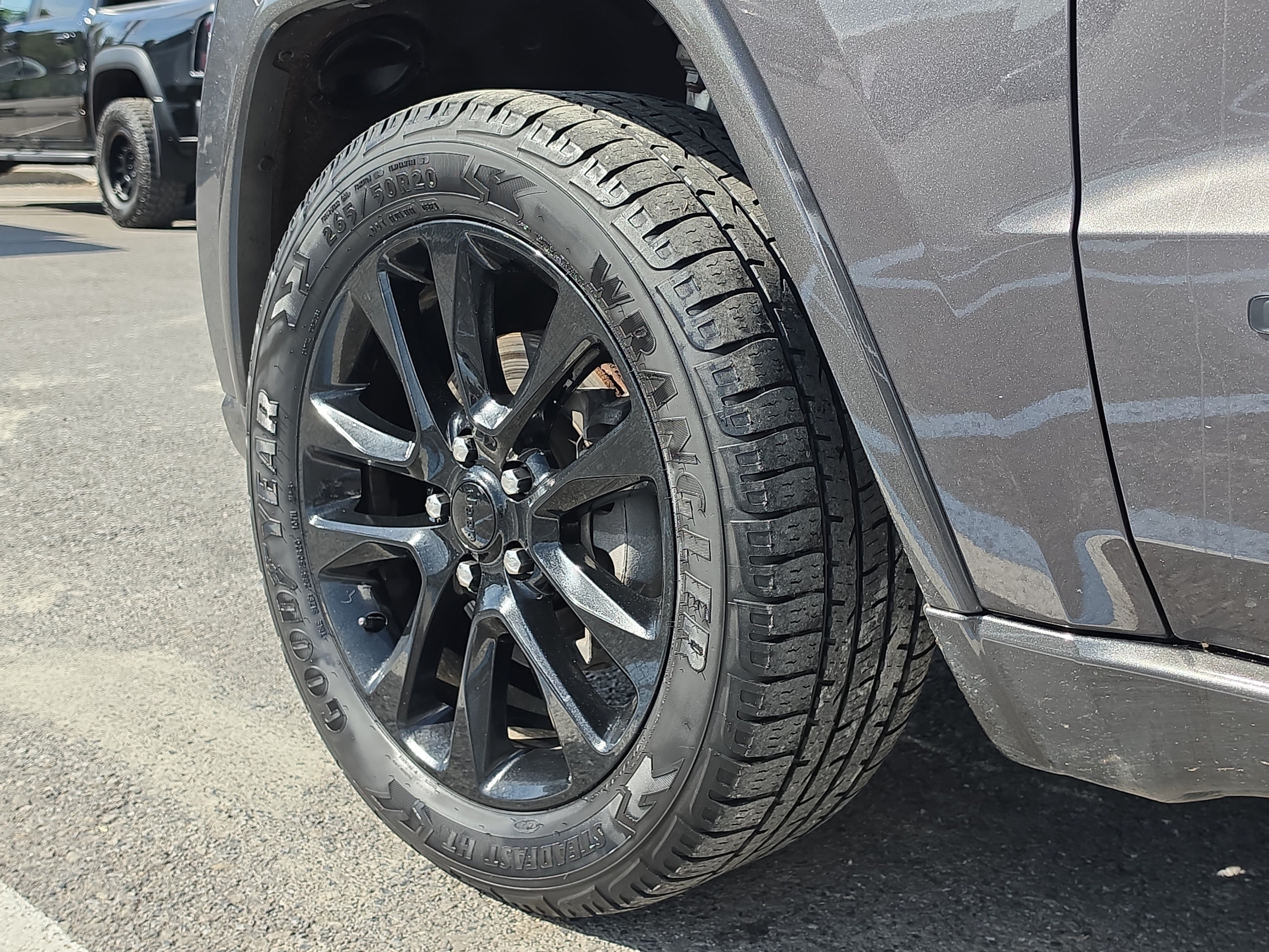 Used 2020 Jeep Grand Cherokee Altitude AWD/4WD image 11