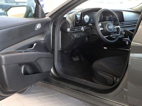 Used 2024 Hyundai Elantra SEL image 11