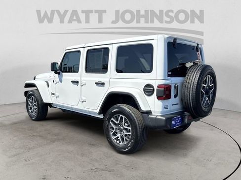 Used 2025 Jeep Wrangler Unlimited Sahara AWD/4WD image 3
