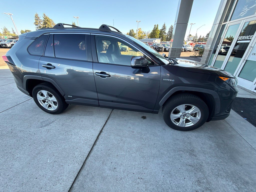 Used 2020 Toyota RAV4 LE w/ Carpet Mat Package AWD/4WD image 4
