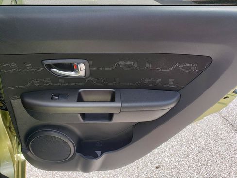 Used 2012 Kia Soul + FWD image 16