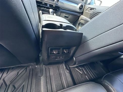 Used 2024 Chevrolet Colorado LT w/ LT Convenience Package III image 20