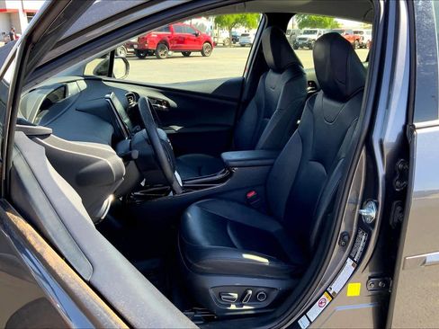Used 2018 Toyota Prius Prime Premium image 8