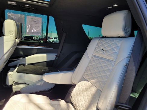 Certified 2025 Cadillac Escalade Sport Platinum AWD/4WD image 13
