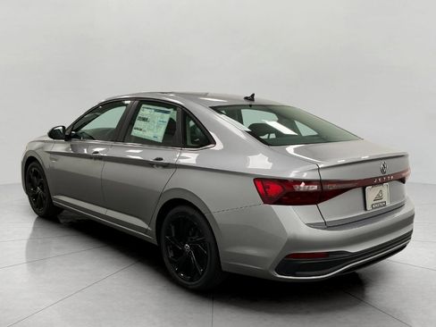 New 2025 Volkswagen Jetta SE image 6