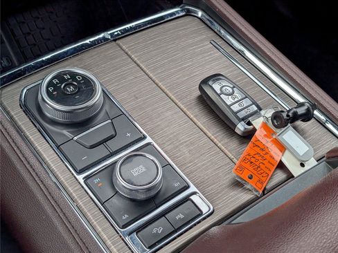 Used 2024 Ford Expedition Limited AWD/4WD image 20