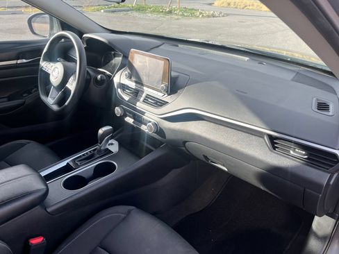 Used 2022 Nissan Altima 2.5 SV FWD image 16