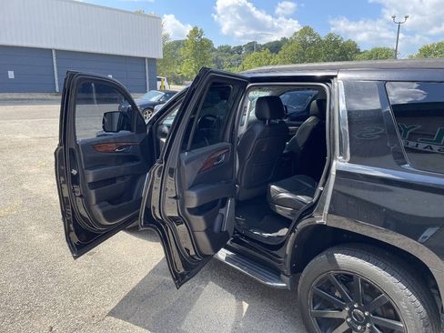 Used 2015 Cadillac Escalade Luxury AWD/4WD image 19
