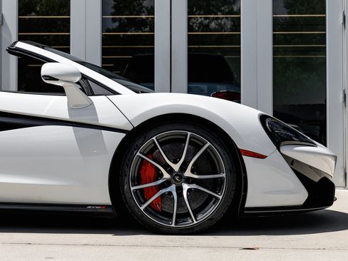 Used 2019 McLaren 570S Spider image 7