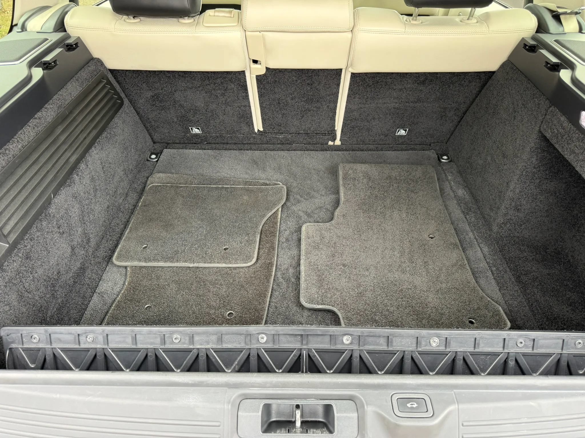 Used 2018 Land Rover Range Rover HSE AWD/4WD image 37