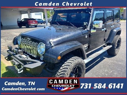 Used 2015 Jeep Wrangler Unlimited Sahara w/ Connectivity Group AWD/4WD image 1