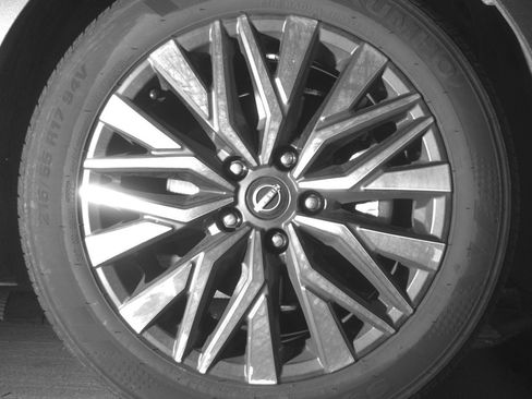 Used 2025 Nissan Altima 2.5 SV FWD image 13